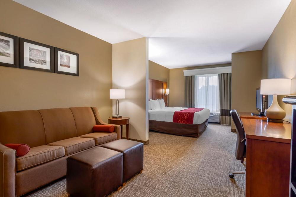 King Suite - Accessible/Non-Smoking interior